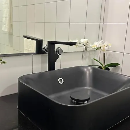 1-bedroom With Kitchenette&bathroom *