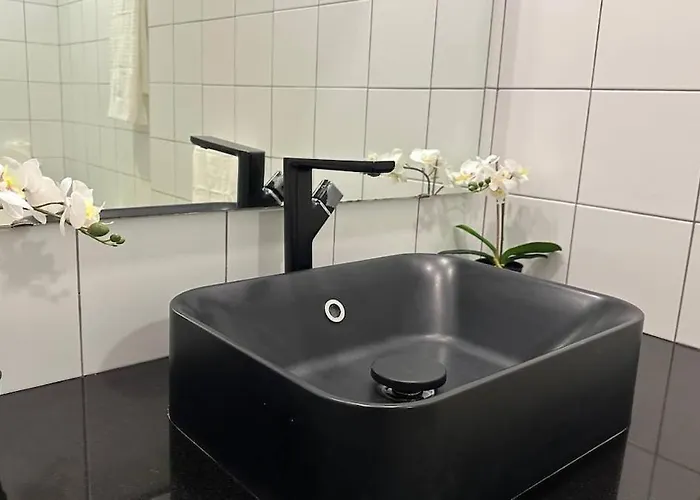 1-bedroom With Kitchenette&bathroom *